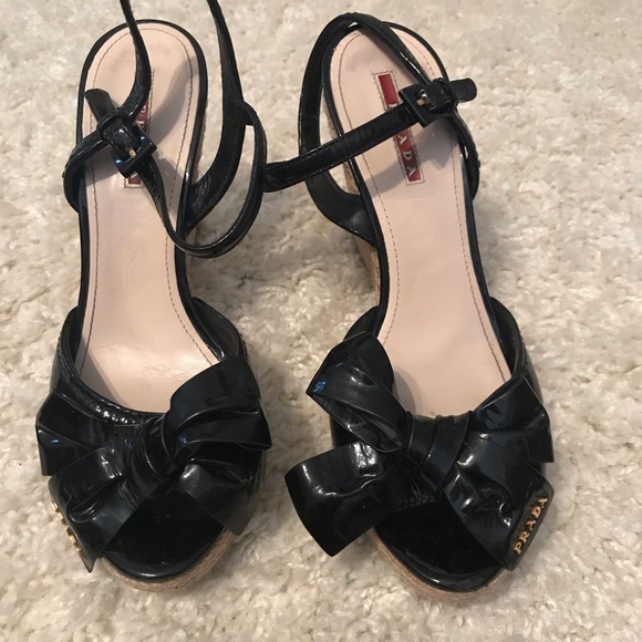 Prada black patent bow wedges - Picture 3 of 6